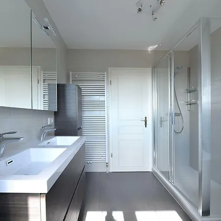 Aux Deux Clochers Apartman *