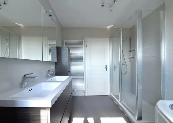 Aux Deux Clochers Apartamento *