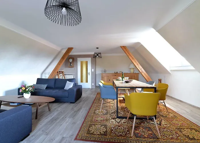 Aux Deux Clochers Apartamento *