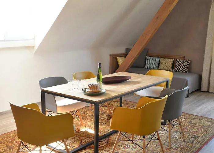 Aux Deux Clochers Apartamento *