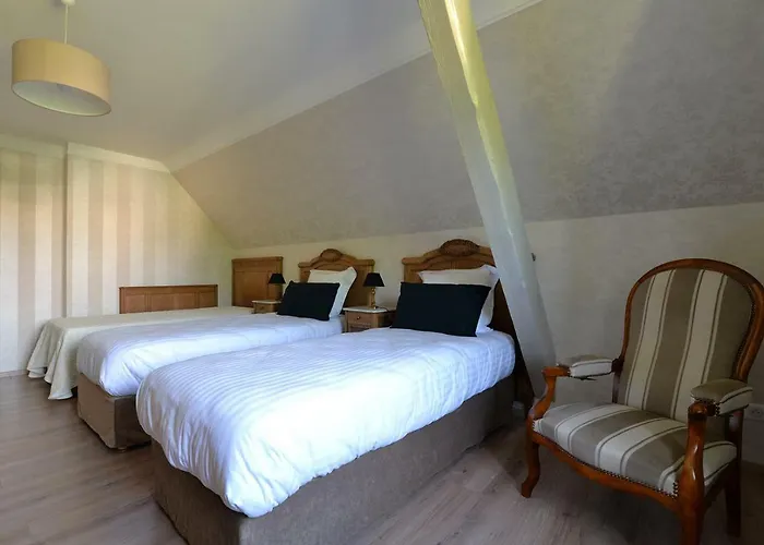 Aux Deux Clochers Apartamento *